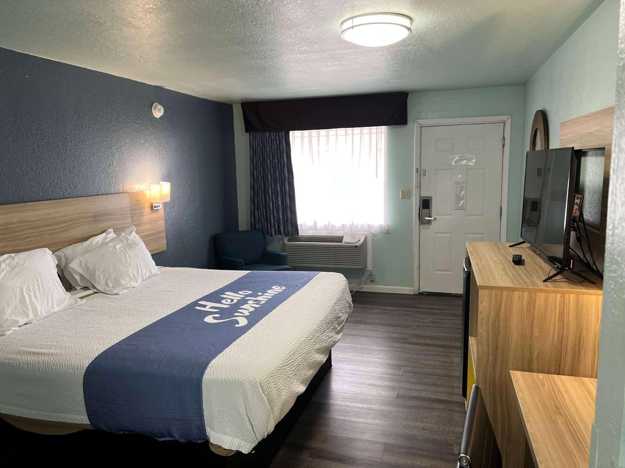 Days Inn By Wyndham Pratt Exterior photo