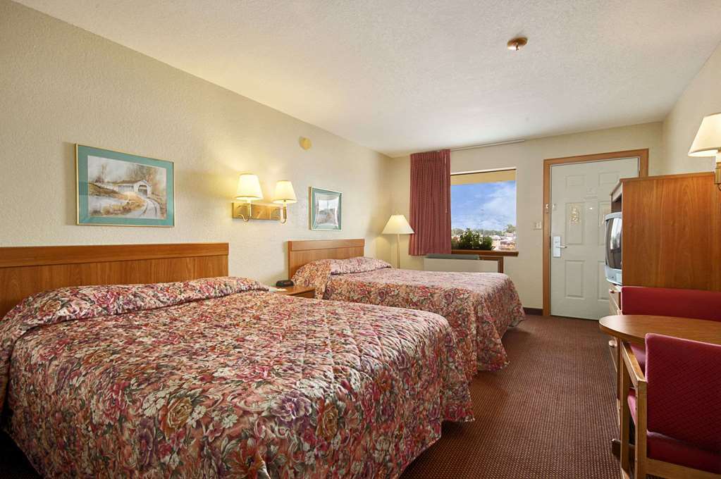 Days Inn By Wyndham Pratt Room photo